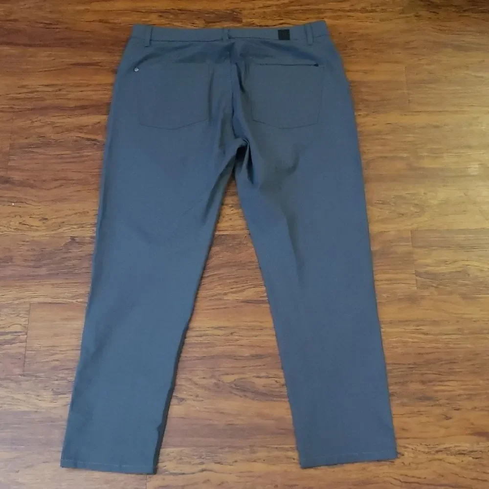 Vuori Men's Gray Pants Size 36 Athleisure Casual Trendy Comfy Workwear